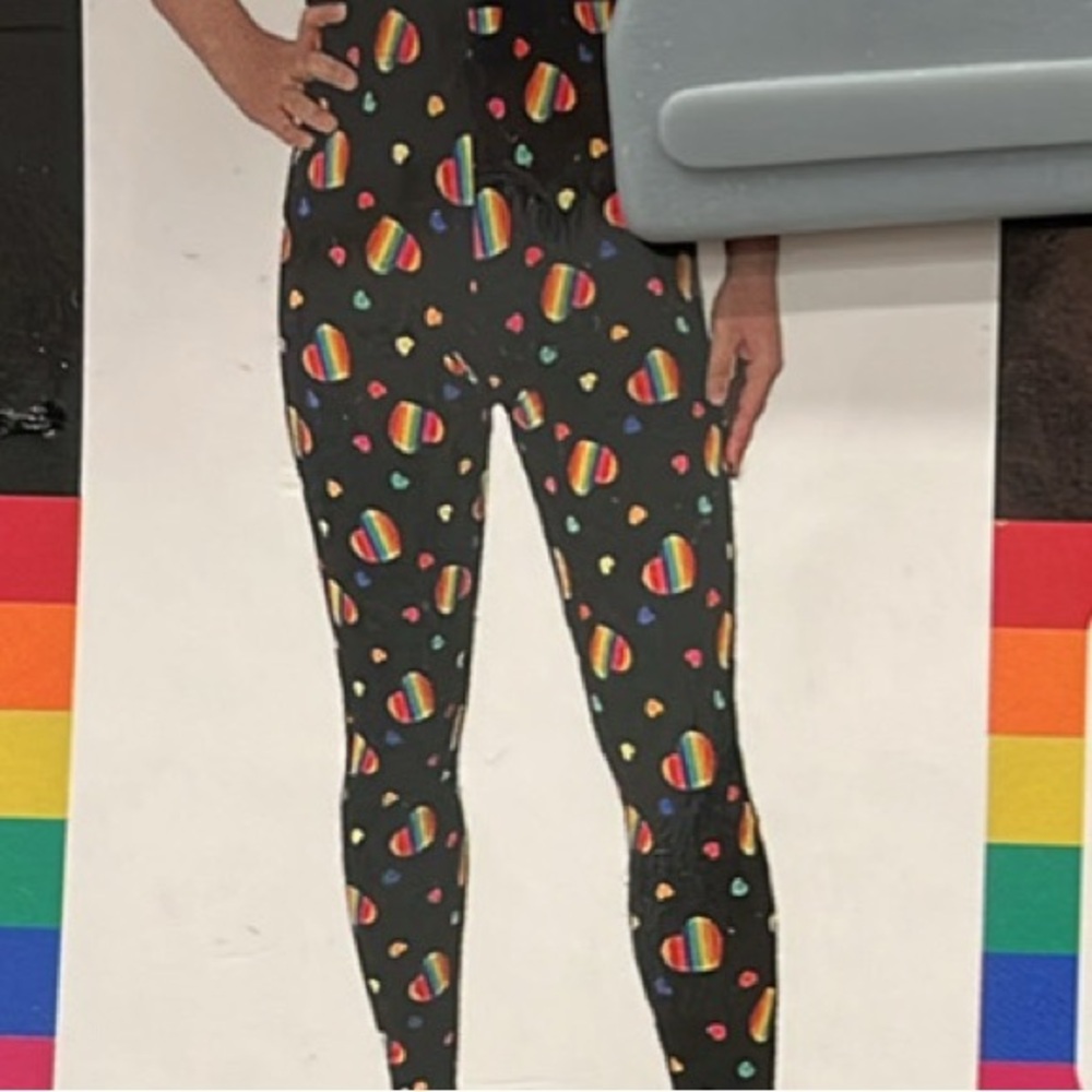 New with tags Feeling Proud rainbow heart leggings size women’s large